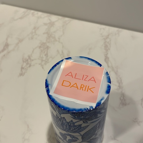 Tumbler cup, 20 oz, Blue and White Batik Floral Pattern - Picture 6 of 7